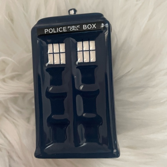 Dr Who Tardis novelty salt pepper seasoning shaker - Picture 1 of 6